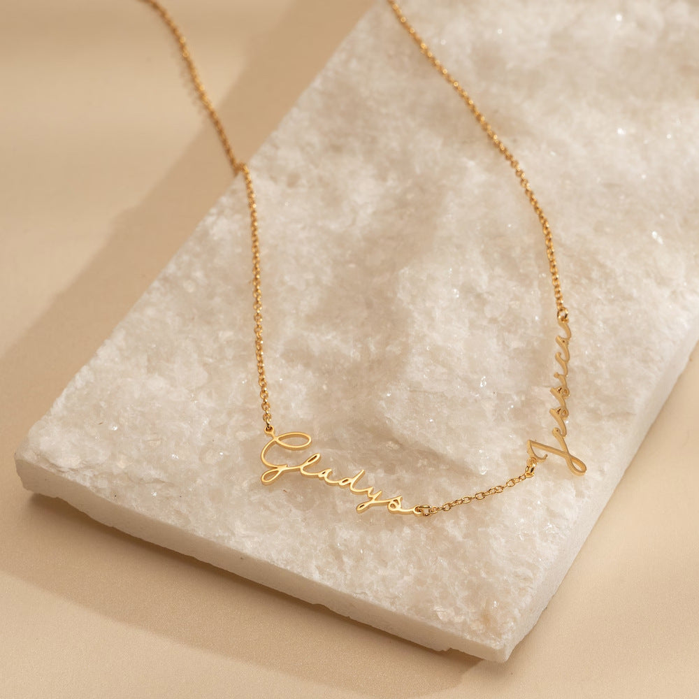 Stylish and personalised: custom-cut necklaces with multiple names